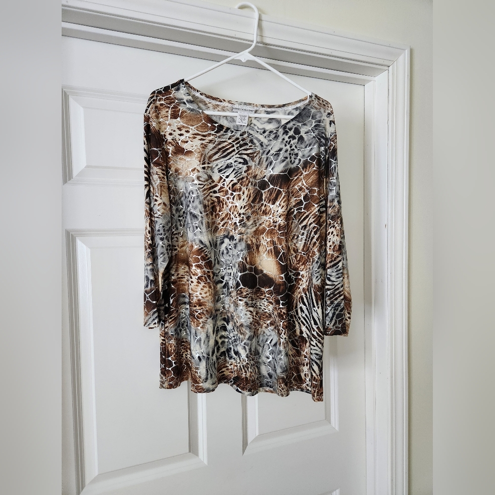 Ladies XL Colorful 3/4 sleeve Dressy Top, Like New